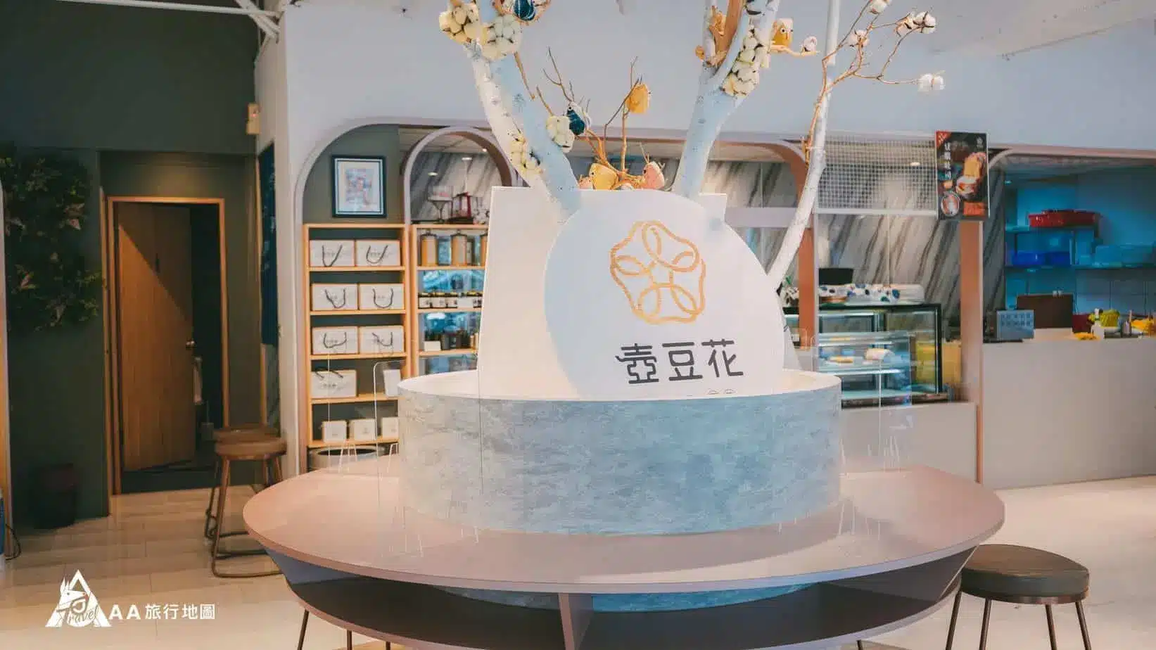 As soon as the pot bean flower comes in, there is a large table where everyone can eat in a circle