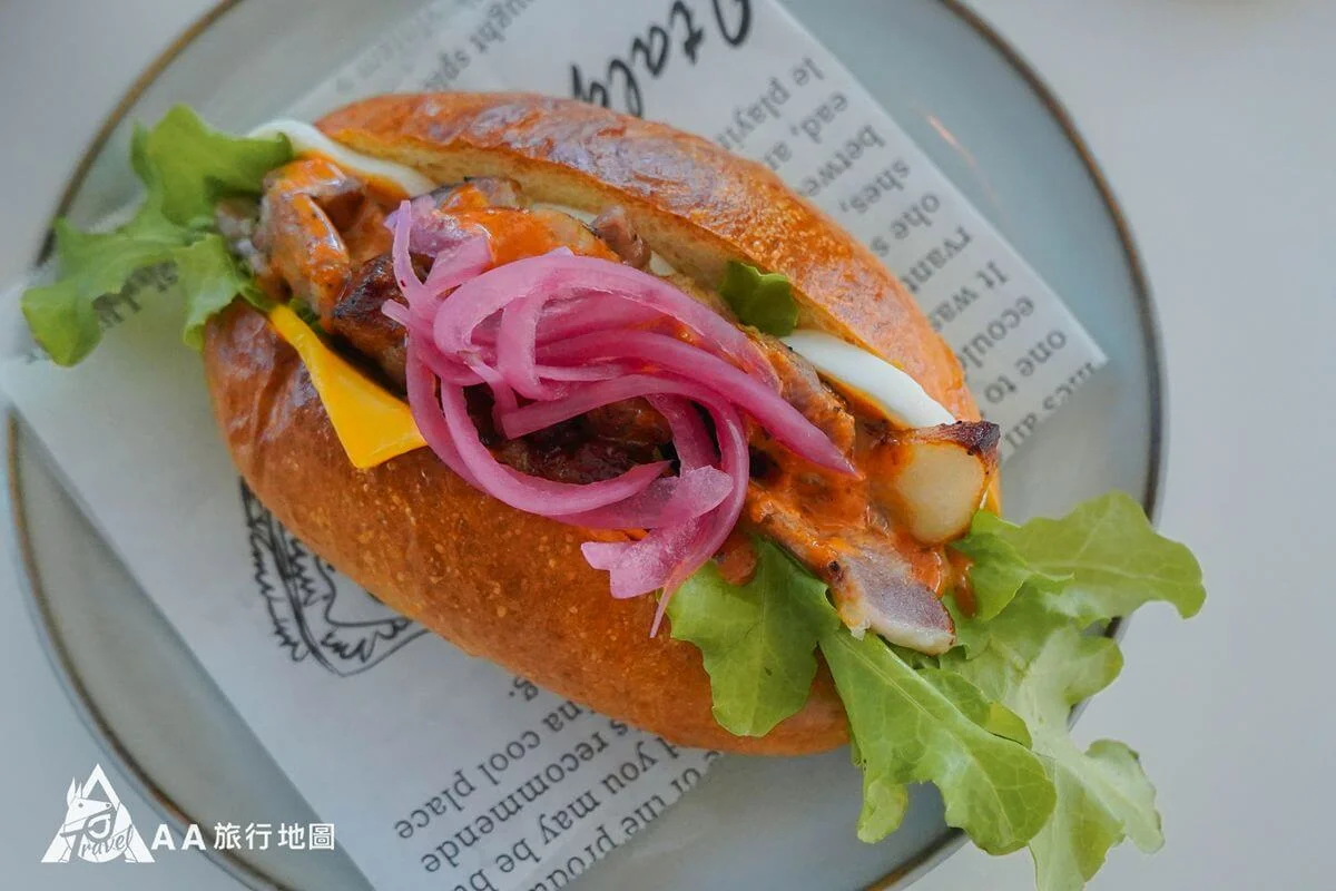 椰風浪鼓鹹豬肉大亨堡俯拍