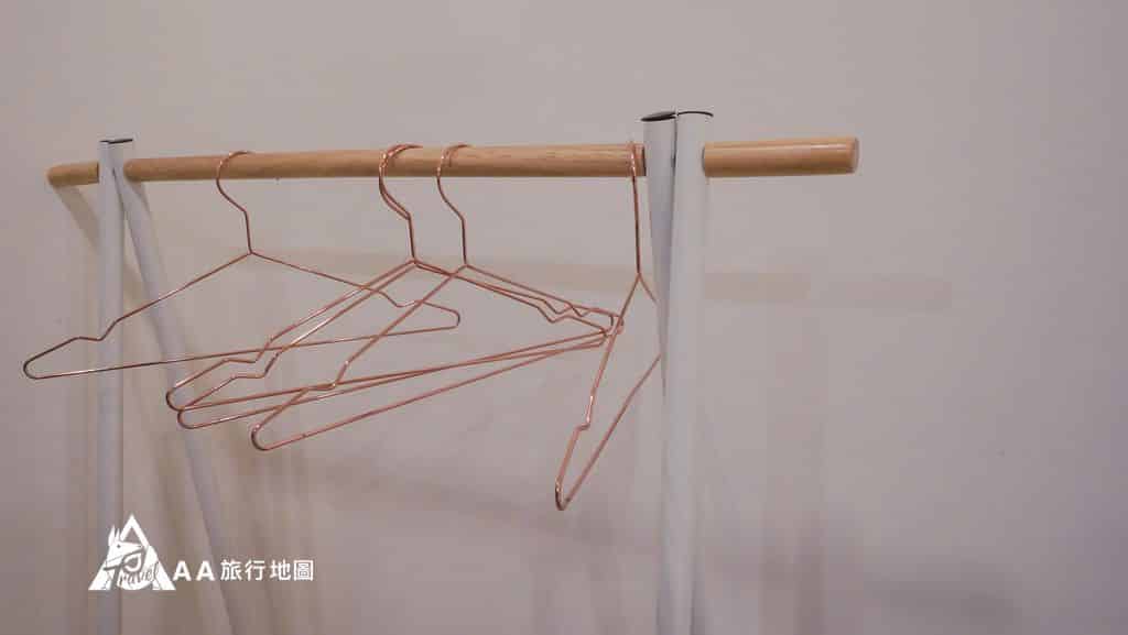 TAIPEIYES衣架採用開放式的，所以不會悶在衣櫃中有一個味道