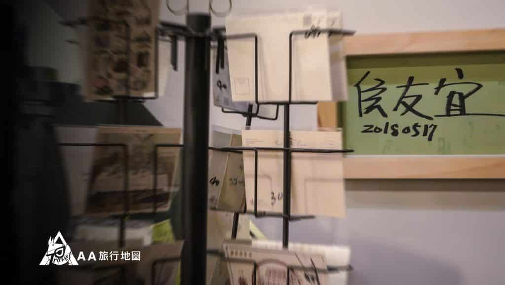 TAIPEIYES這邊有賣很多特別的明信片，旁邊還有候友宜市長的簽名呢
