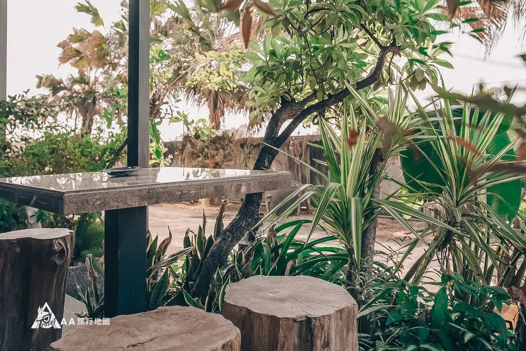 Palm Island Homestay Small Table