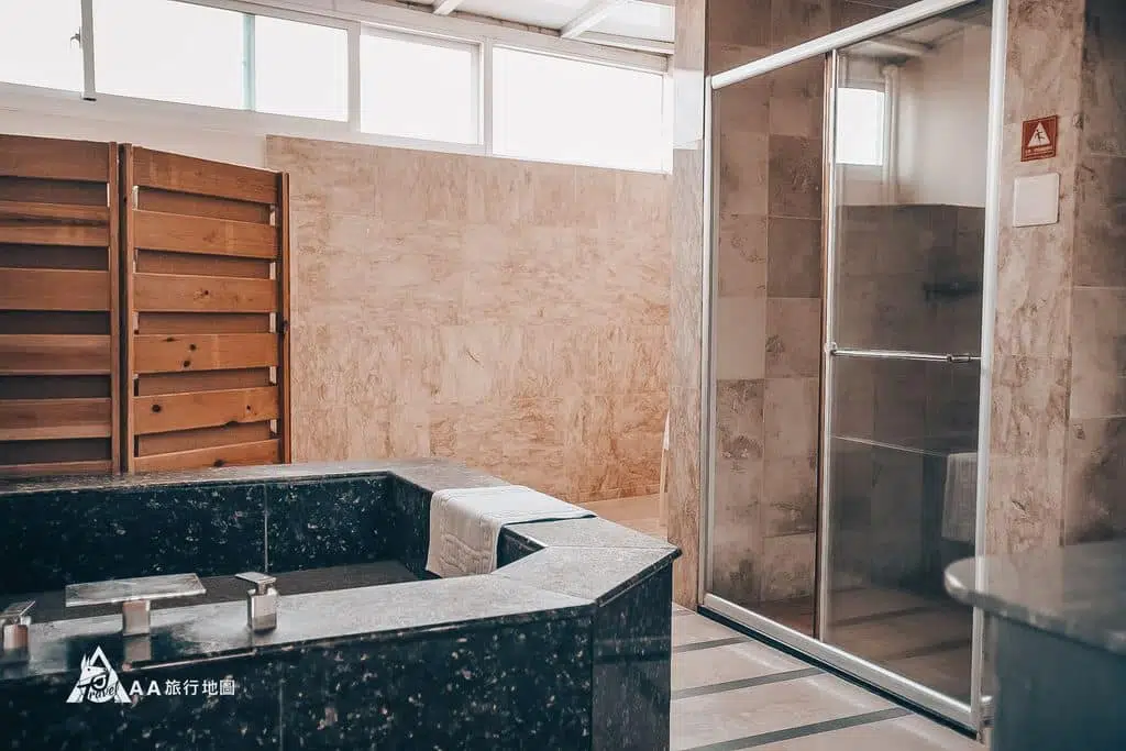 Palm Island B&B bathroom