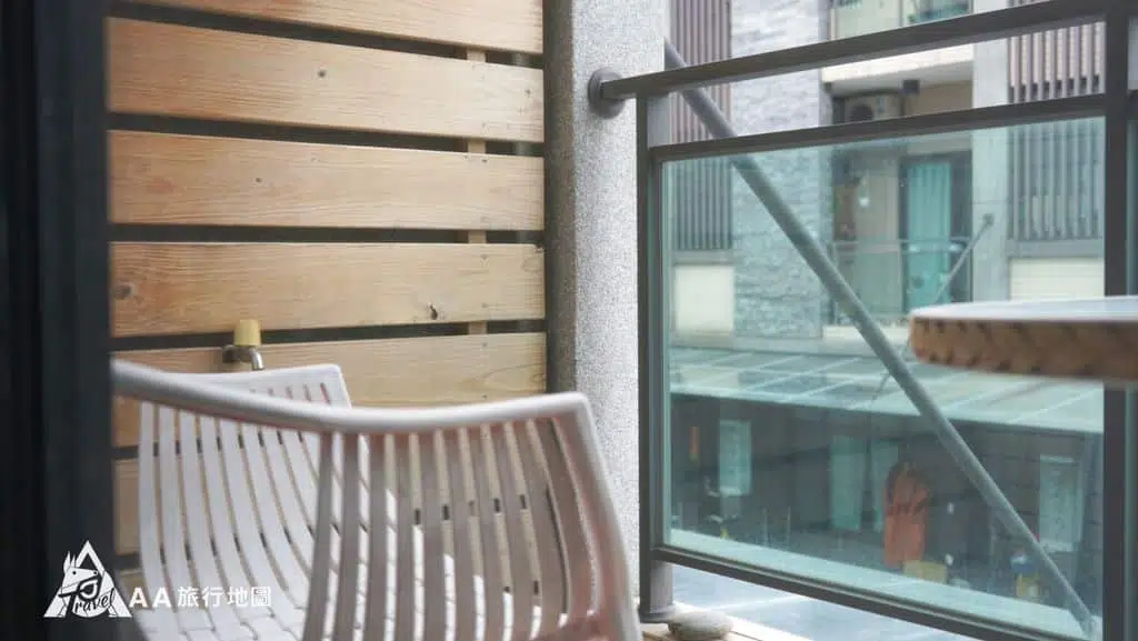 Belle's Home Balcony Seat